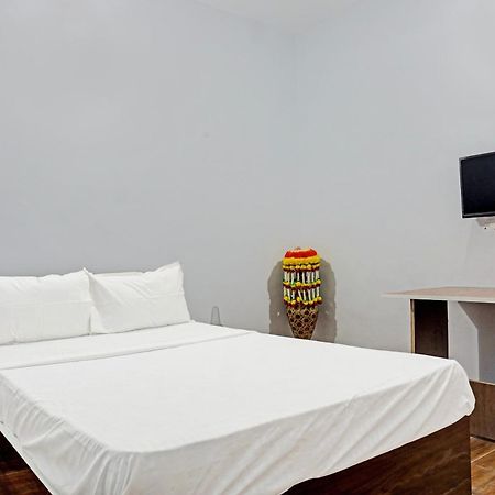 Oyo 820503 Lotus Lodge And Guest House Kharakvasla Luaran gambar