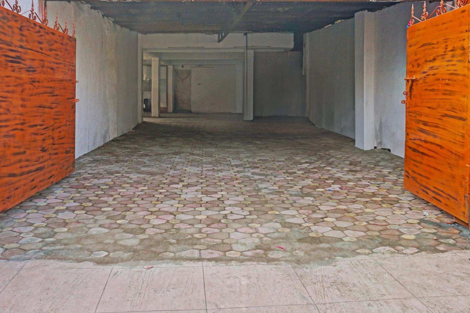 Oyo 820503 Lotus Lodge And Guest House Kharakvasla Luaran gambar